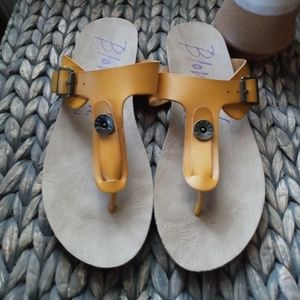 Yellow/Mustard color thong sandal 😎☀